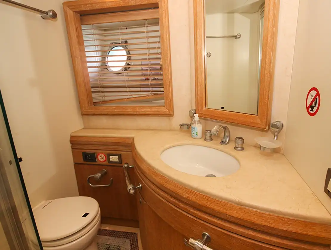 Antalya Yacht Rental Azimut Leonardo 98 